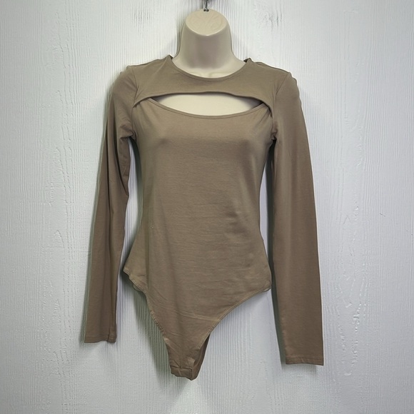 H&M - NWT Cut Out Thong Snap Closure Round Neck Long Sleeve Bodysuit Size Small - Picture 2 of 12